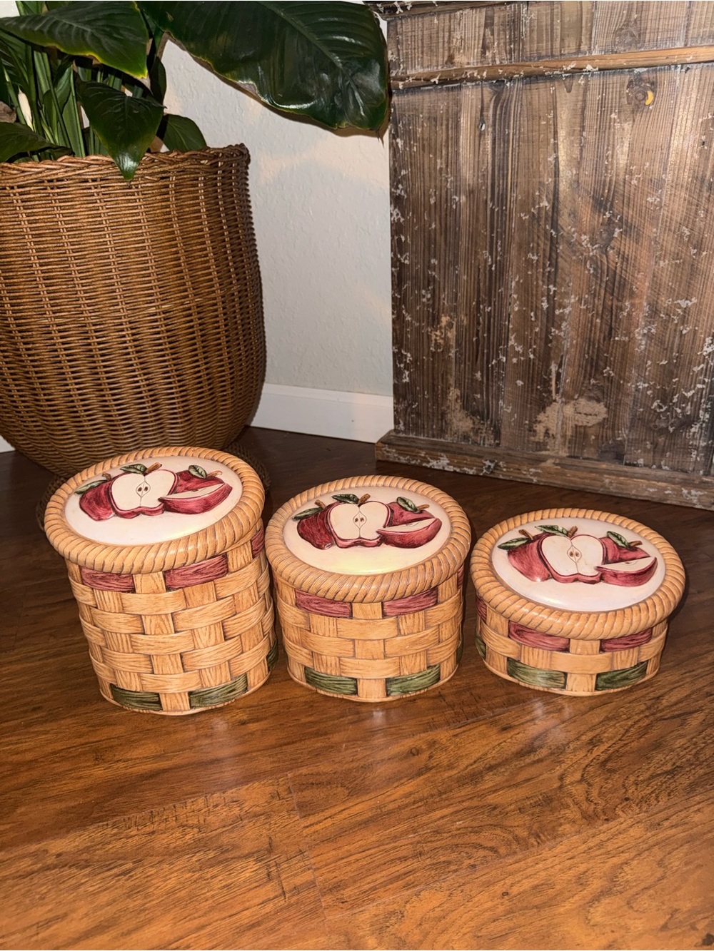 Vintage-Retro Ceramic Apple Canister Set